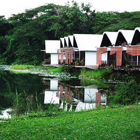 Clearwater Sanctuary Golf Resort Batu Gajah Esterno foto