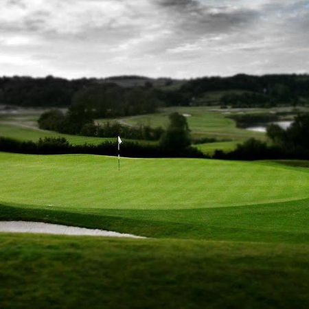 Clearwater Sanctuary Golf Resort Batu Gajah Esterno foto