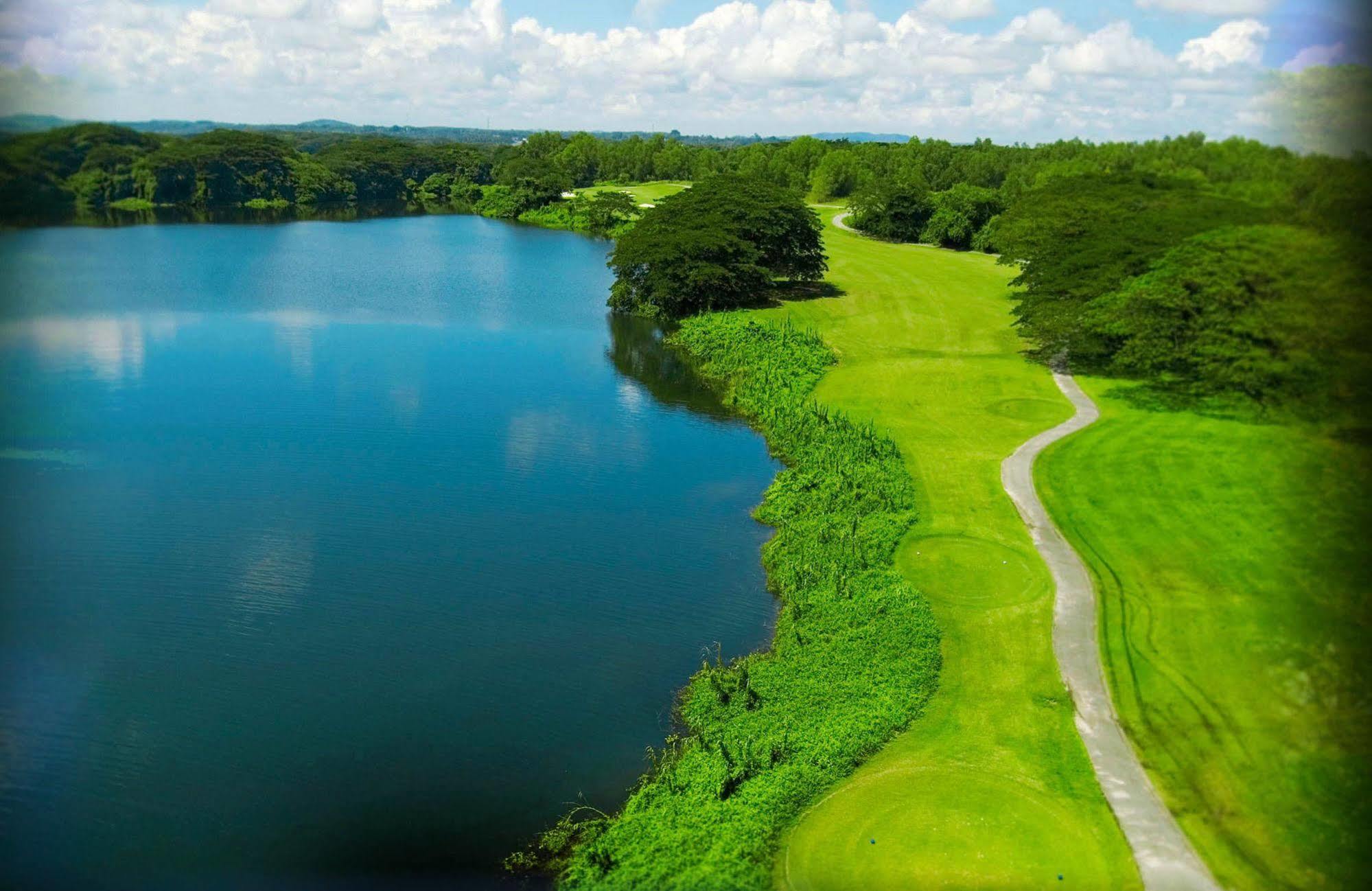 Clearwater Sanctuary Golf Resort Batu Gajah Esterno foto