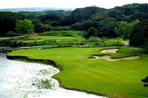Clearwater Sanctuary Golf Resort Batu Gajah Esterno foto