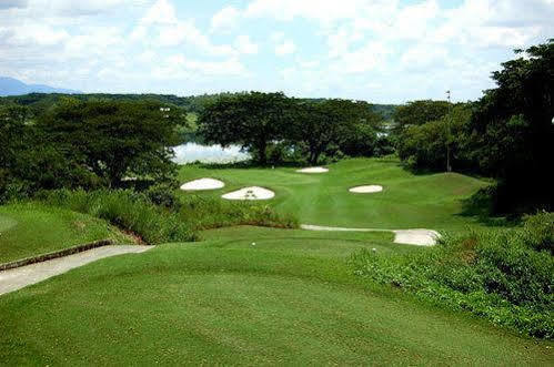 Clearwater Sanctuary Golf Resort Batu Gajah Esterno foto